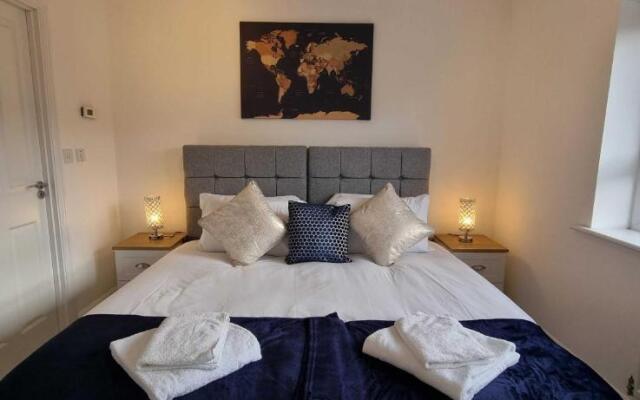 Near City Centre 4 Bed 2 Bath House with Parking, Digbeth, Birmingham