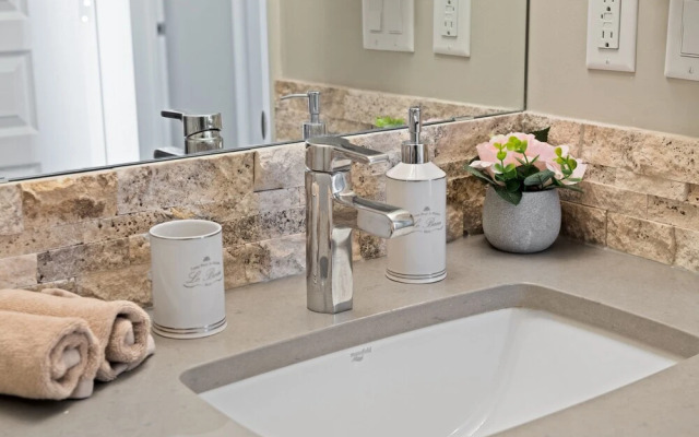 GLOBALSTAY. Modern Downtown Condos. Free parking