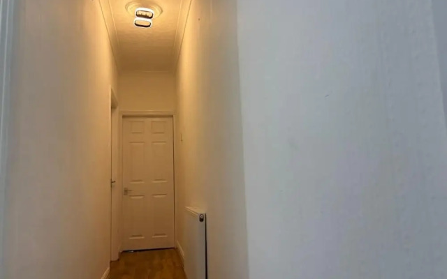 4-guest Charm Home W/street Parking & Wifi & Party