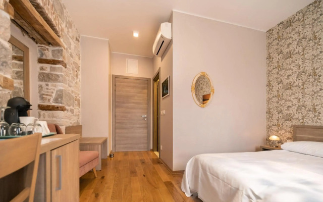 Tifani Luxury Rooms