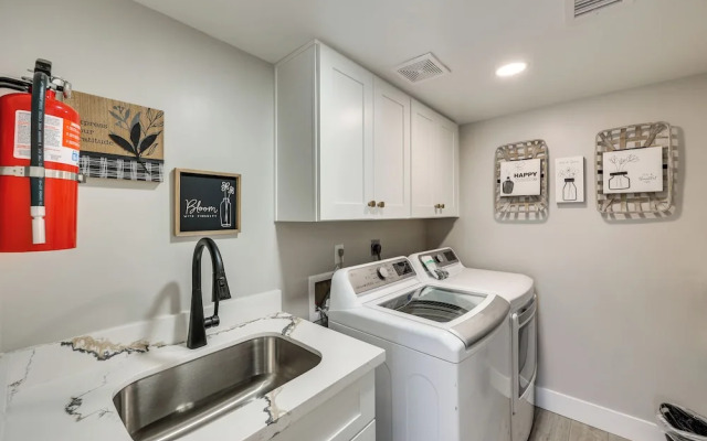 Scottsdale Oasis w/ Pool & Putting Green!