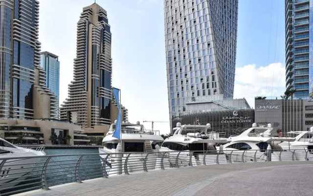 Astonishing 1BR in Fabulous Cayan Tower