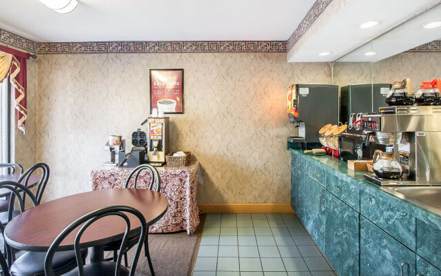 Econo Lodge Inn & Suites Murfreesboro Shopping District