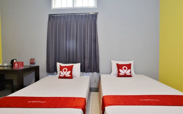 ZEN Rooms Basic Near Pasar Baru