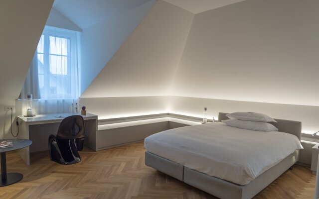 Отель Caspar Swiss Quality