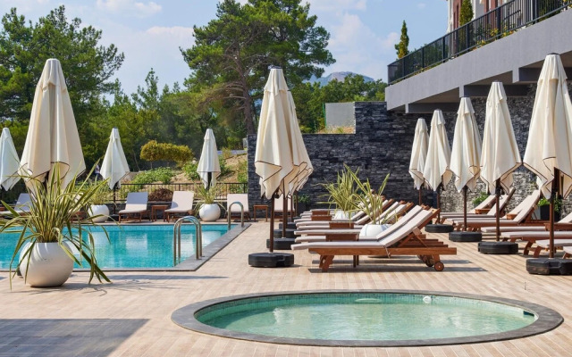 Bayview Hills Luxury Residences
