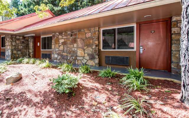 Quality Inn Creekside - Downtown Gatlinburg