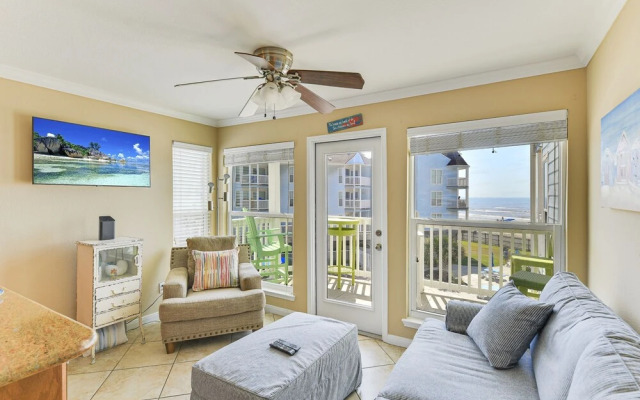 Seascape 1214 Studio Bedroom Condo by RedAwning