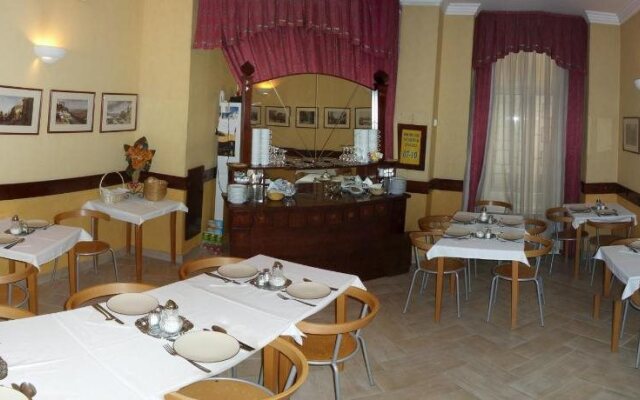 Leo Panzio Hotel