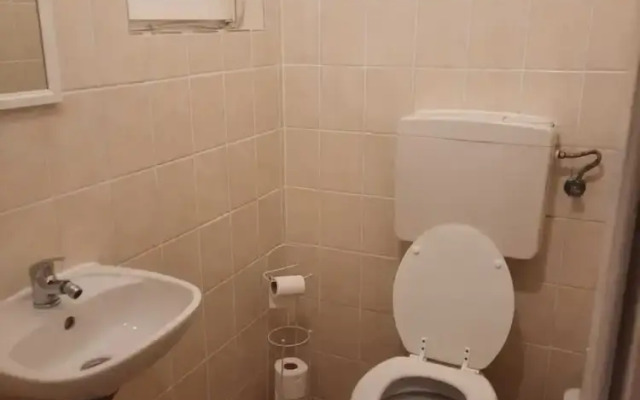 Spacious 2BR 1LR Apartment Central Area