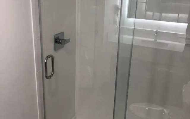 Travelodge Inn & Suites By Wyndham West Covina