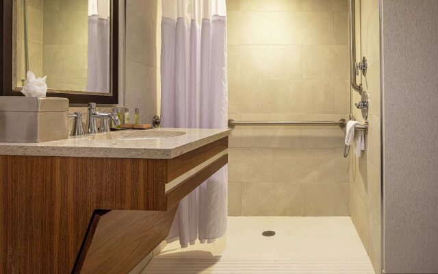 Doubletree by Hilton Pittsburgh — Green Tree