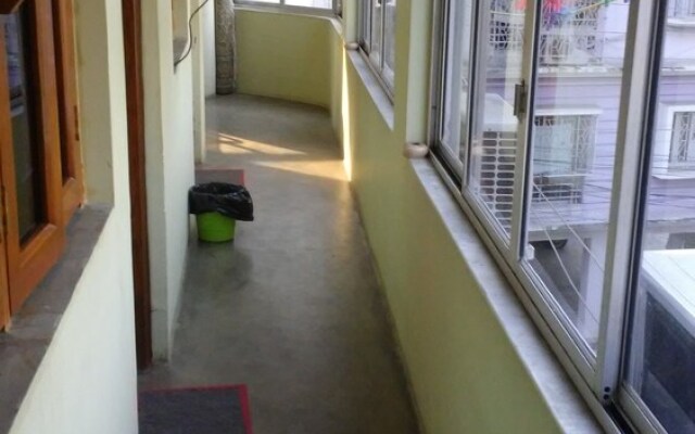 Royal Guest House & Service Apartment