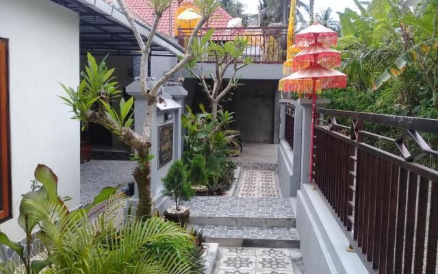 Mahkota Home Stay Full View