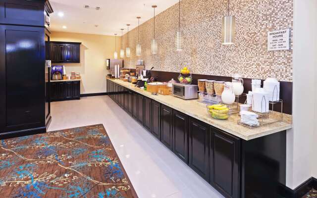 La Quinta Inn & Suites by Wyndham Marshall