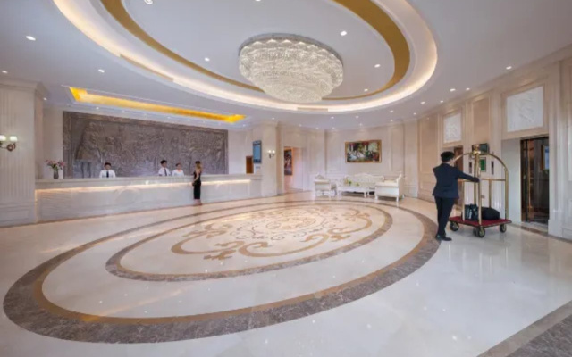 Vienna Hotel (Lingshui Center)