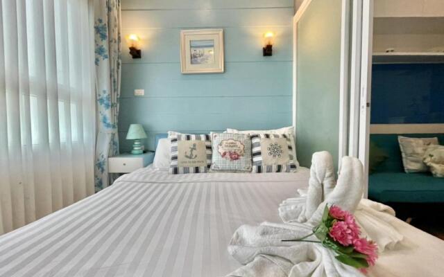 The trust huahin sky room condo pool view