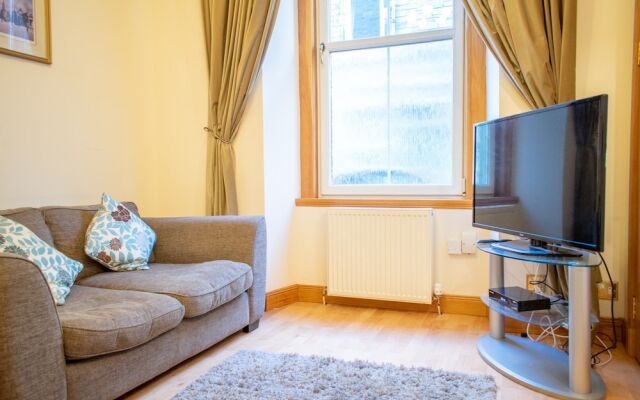 2 Bedroom Home Near Portobello Beach