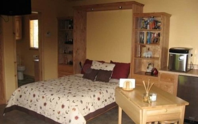 Aspen Hollow Bed & Breakfast