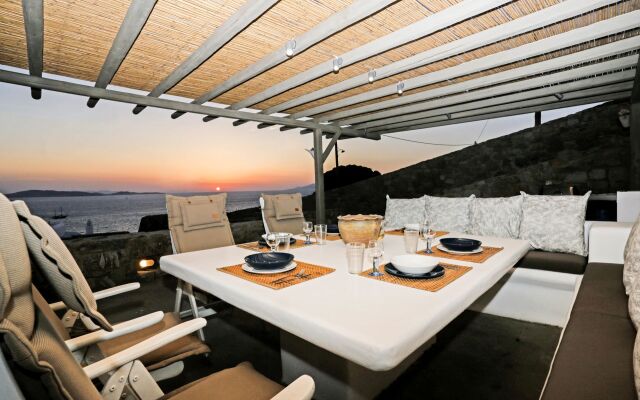 Cycladic Breeze Villa With Private Pool