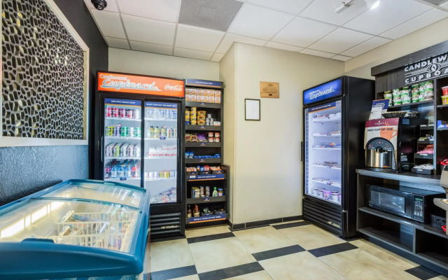 Candlewood Suites Virginia Beach Town Center by IHG