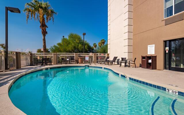 Holiday Inn Express Hotel & Suites PEORIA NORTH - GLENDALE, an IHG Hotel