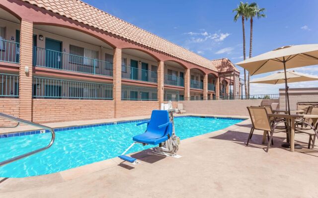Travelodge by Wyndham Mesa