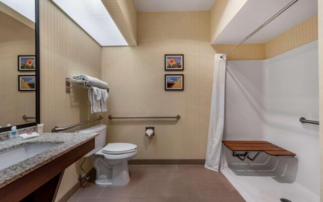 Comfort Inn & Suites Warsaw near US-30