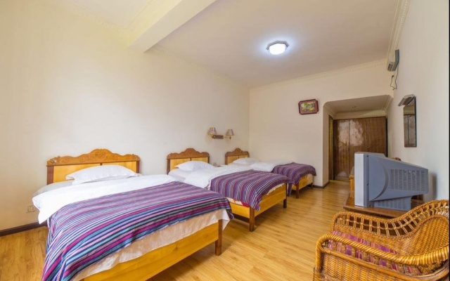 Tinas Youth Hostel – Guest Rooms – Shangri-La