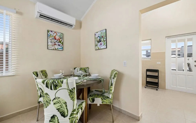 Cozy 3br2ba Great Location w Private Pool Patio