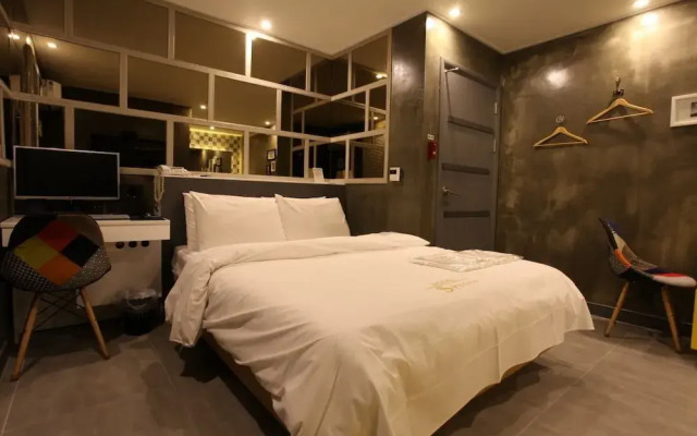 S Petite Hotel