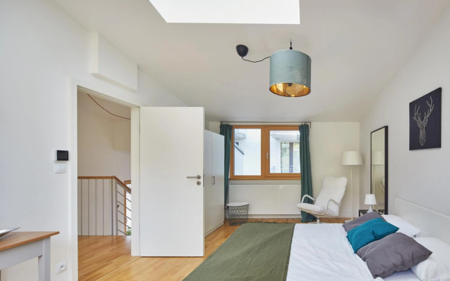 Spacious Loft in Žižkov by Prague Days