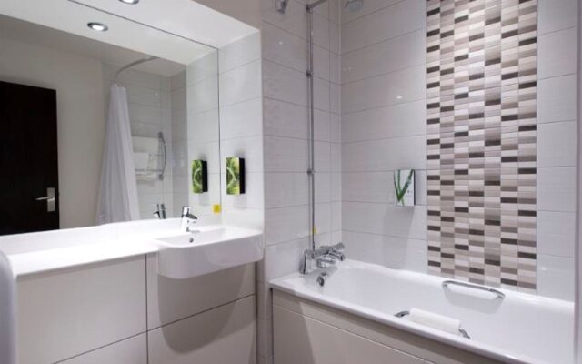 Premier Inn London Southgate Hotel