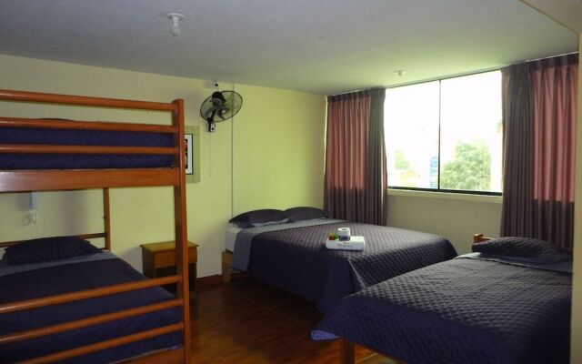 Montreal Hostal