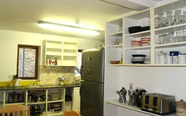 Captain Halpin'S Hostel
