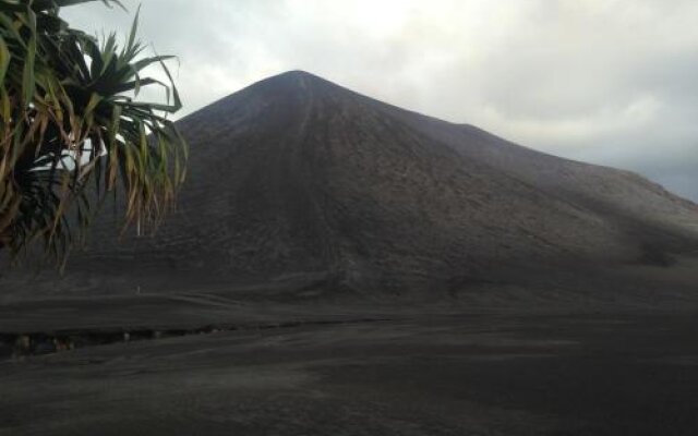 Volcano Island Paradise Bungalows
