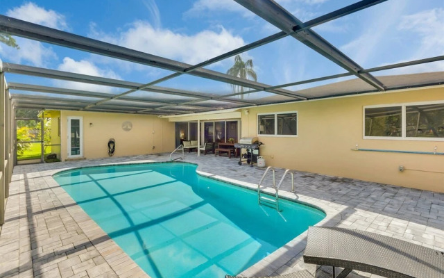 Watersedge - Private & Sanitized, Self Check-in. Perfect for Social Distancing & Working From Home. Private Pool, Pet Friendly. Super-host Support