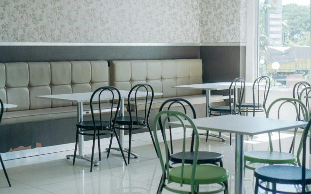 RedDoorz Plus At Grand Sayang Park Hotel Makassar