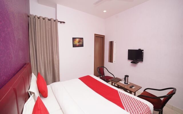 Oyo 7872 Amber Hotel