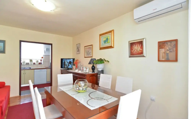 Apartment 1375
