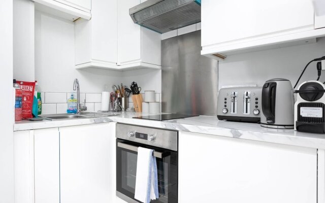 Shepherd's Bush Flat near Westfield