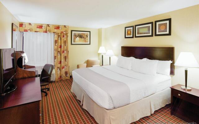 La Quinta Inn & Suites Pittsburgh North - McKnight