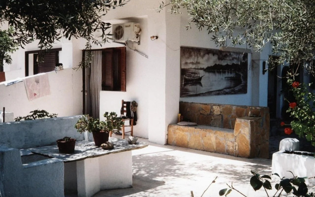Dinas Studios & Apts