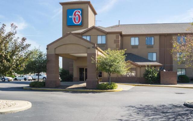 Motel 6 Indianapolis, IN - Airport