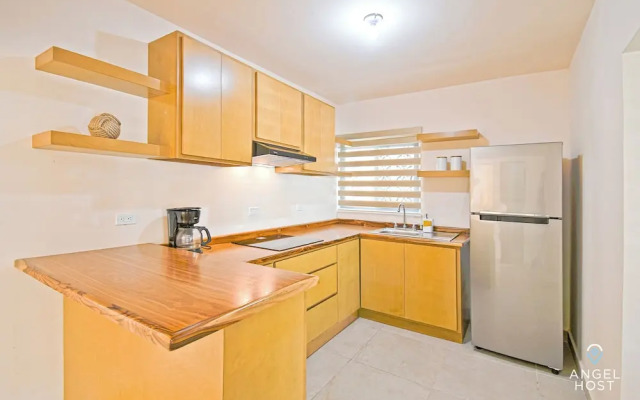 Cozy Stay with onsite Pool Near Malecon