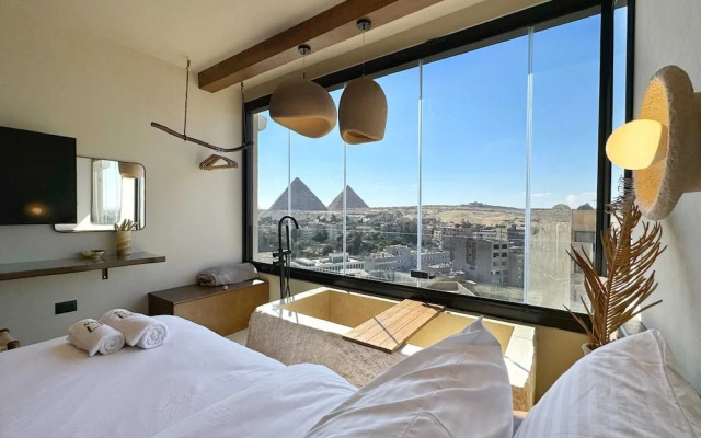 The 2 BDR Pyramids Vista w/ Bathtub