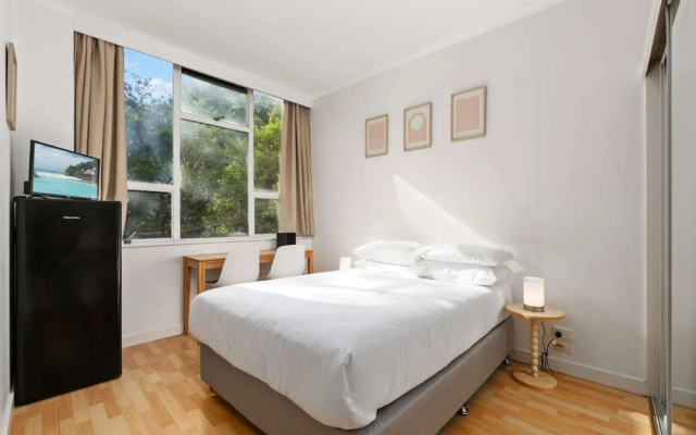 Perfectly Located Studio by Rushcutters Bay Park – Guest Rooms – Sydney