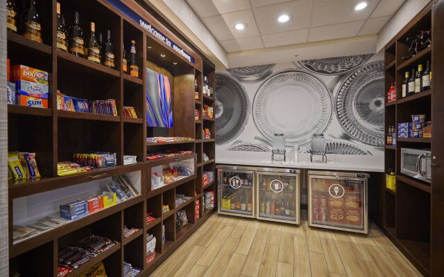 Hampton Inn & Suites Roseburg