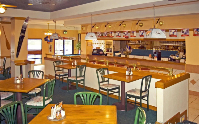 Maingate Lakeside Resort