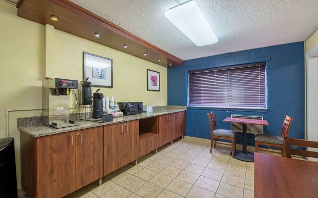 Motel 6-Moline, IL